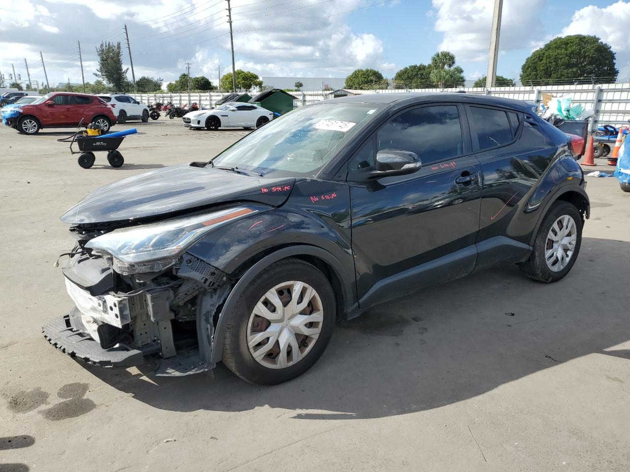TOYOTA C-HR XLE 2021