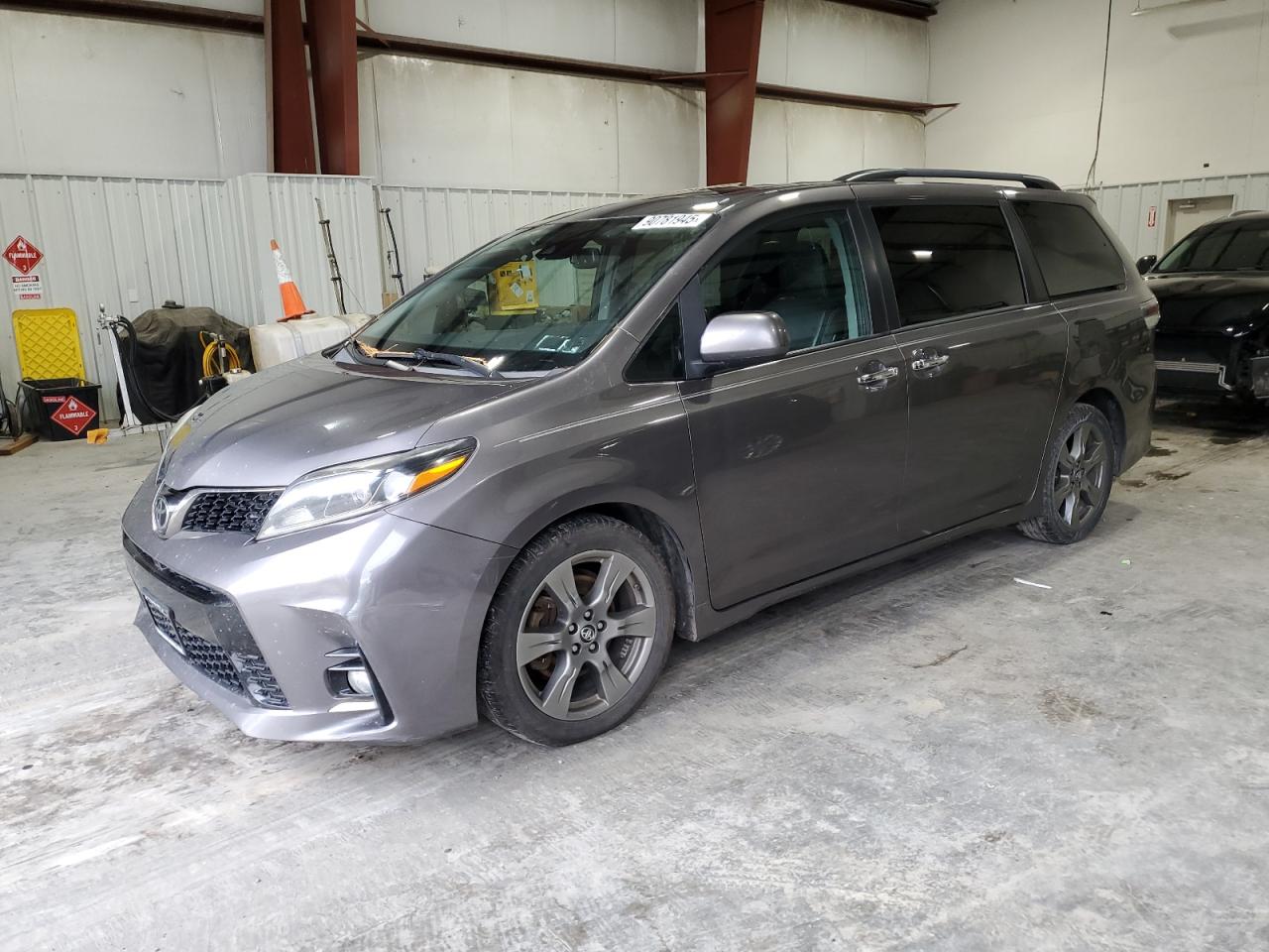 TOYOTA SIENNA SE 2018