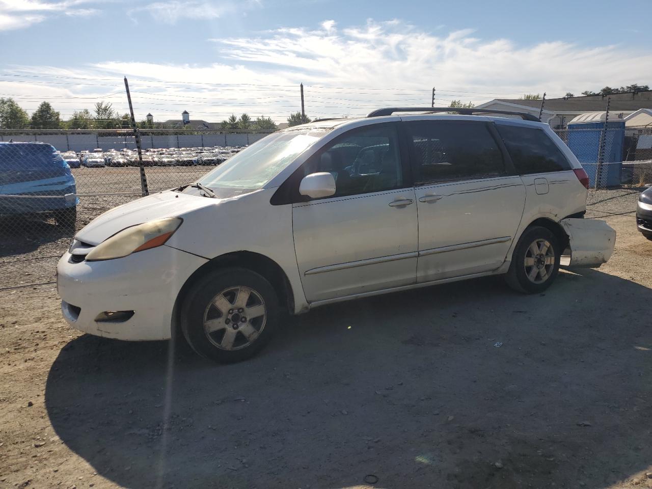 TOYOTA SIENNA XLE 2004