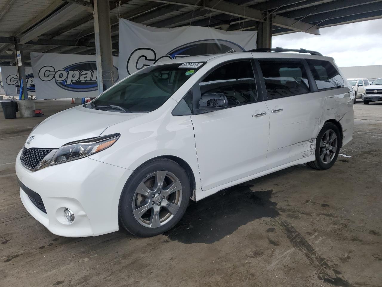 TOYOTA SIENNA SE 2017