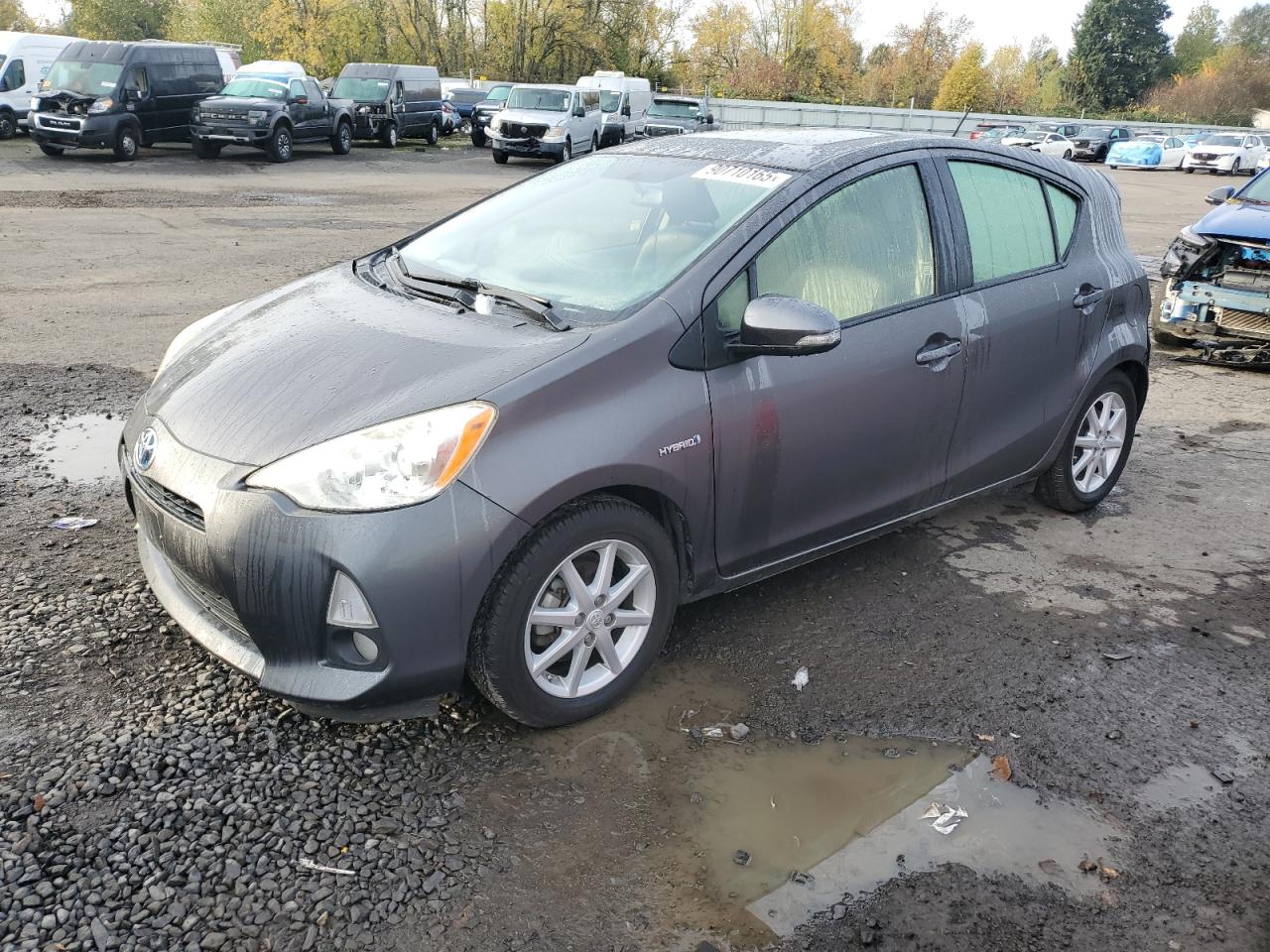 TOYOTA PRIUS C 2013