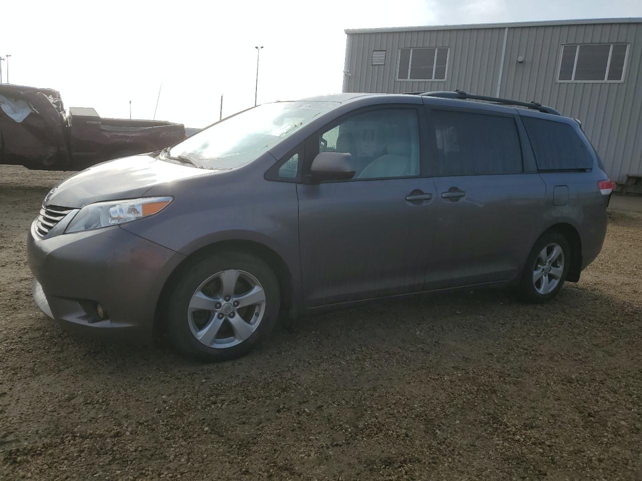 TOYOTA SIENNA LE 2011