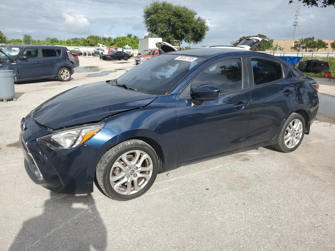 TOYOTA YARIS 2016
