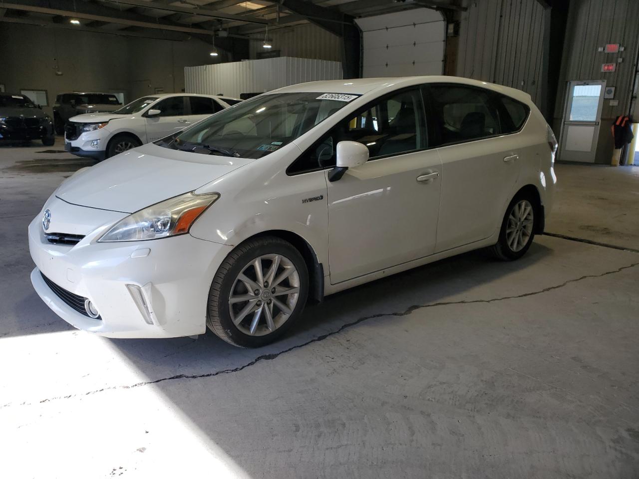 TOYOTA PRIUS V 2013