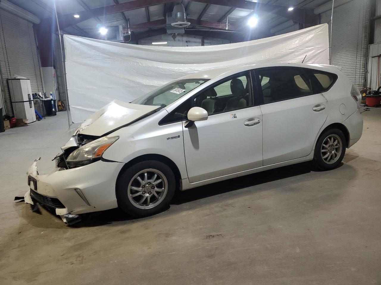 TOYOTA PRIUS V 2014