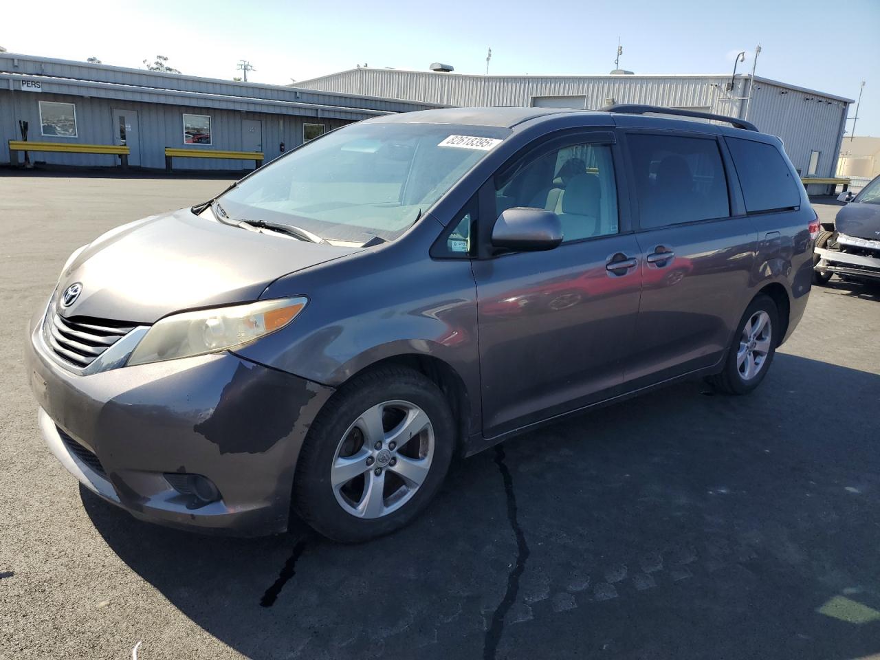 TOYOTA SIENNA LE 2011