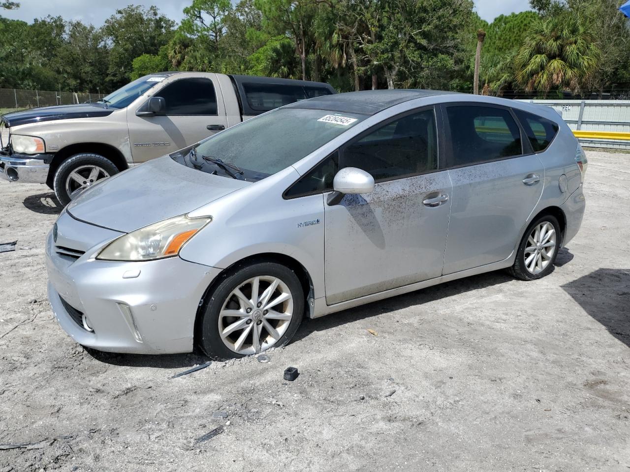 TOYOTA PRIUS V 2013