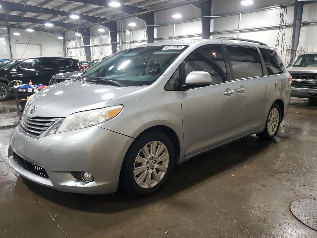 TOYOTA SIENNA XLE 2014