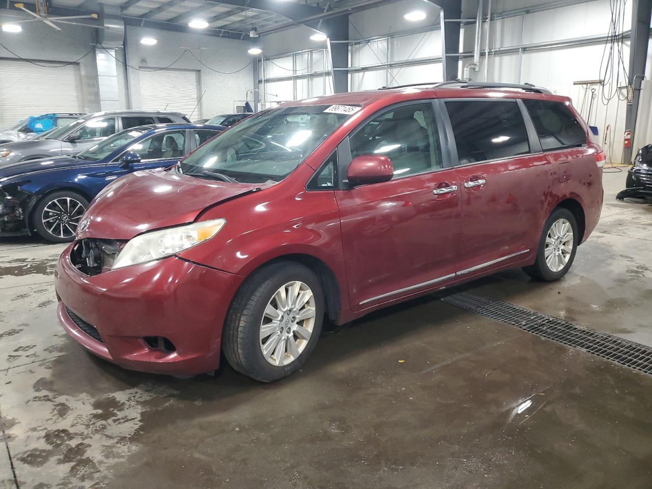 TOYOTA SIENNA 2011