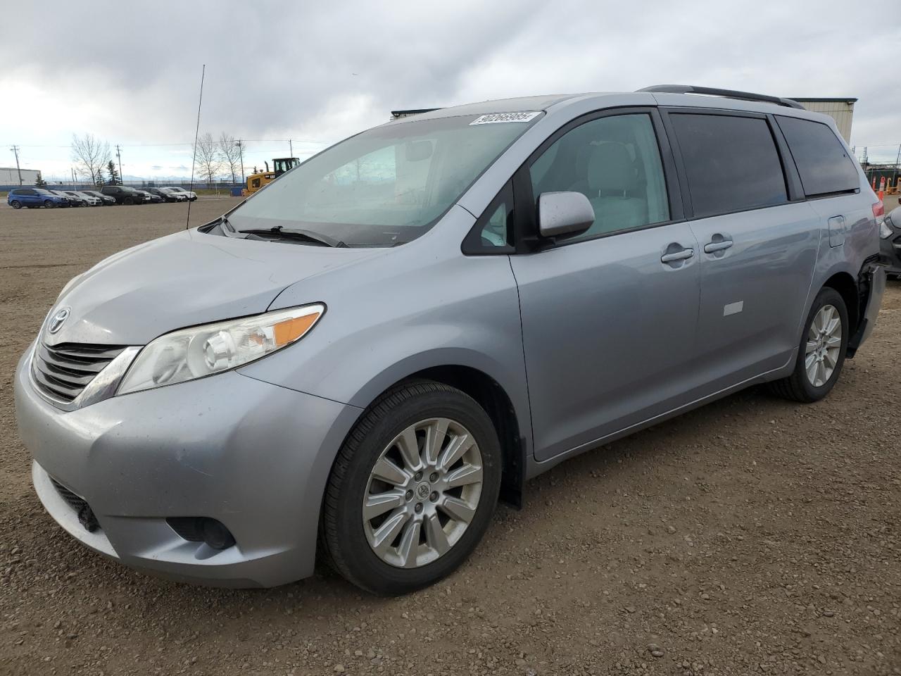 TOYOTA SIENNA LE 2012