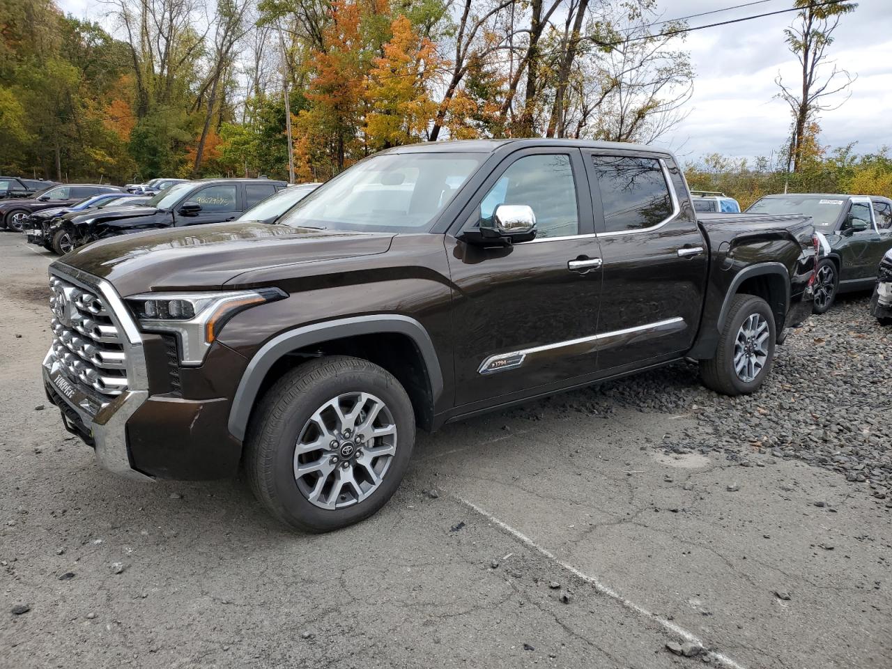 TOYOTA TUNDRA CRE 2025