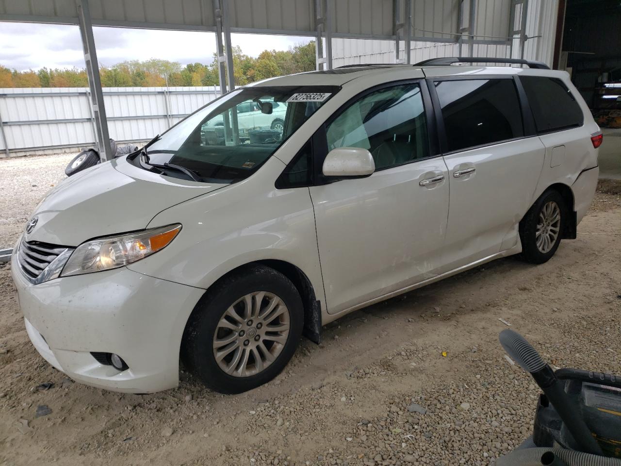 TOYOTA SIENNA XLE 2015