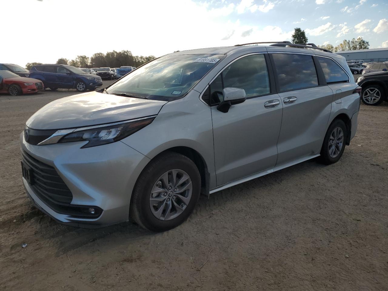 TOYOTA SIENNA XLE 2025