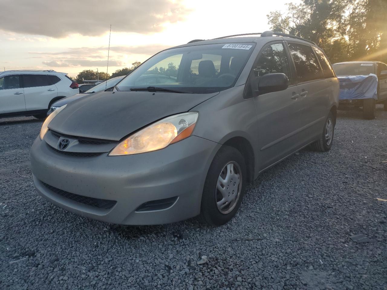 TOYOTA SIENNA CE 2009