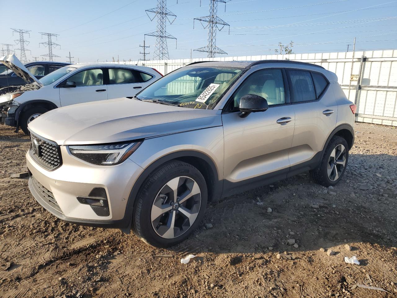VOLVO XC40 2024