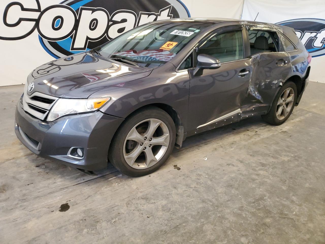 TOYOTA VENZA LE 2015