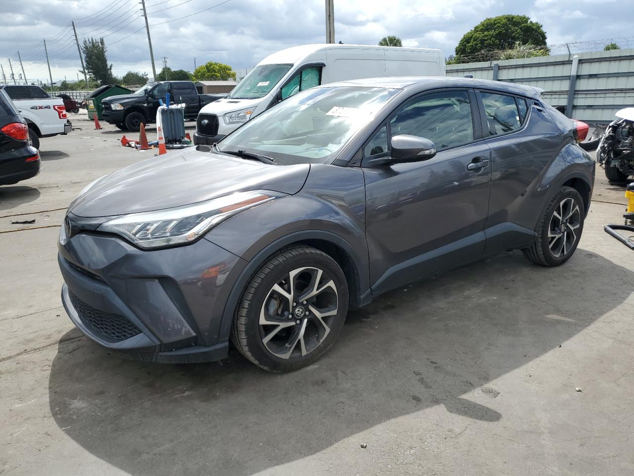 TOYOTA C-HR XLE 2021