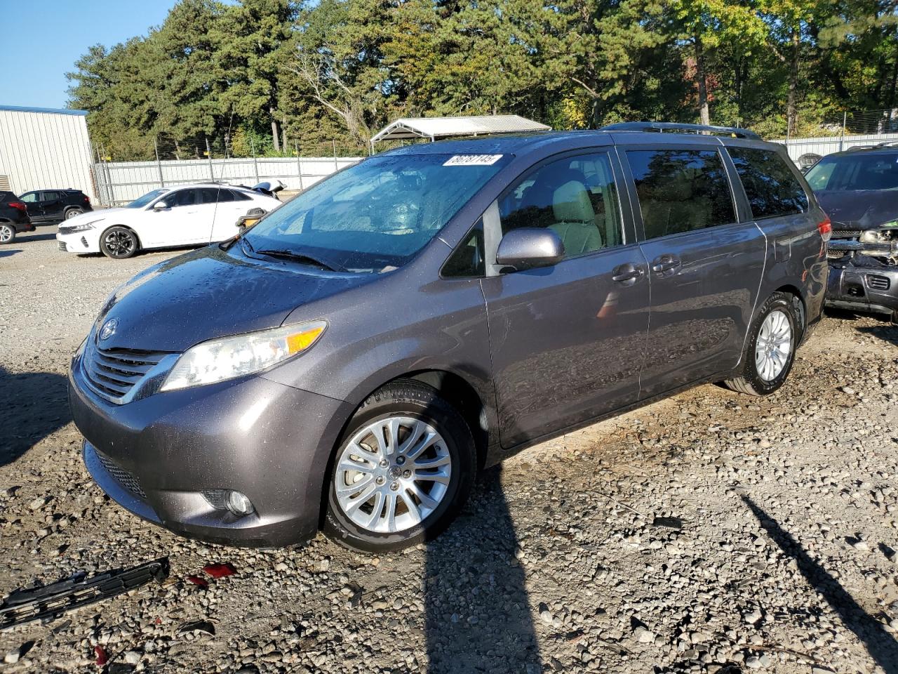 TOYOTA SIENNA XLE 2011