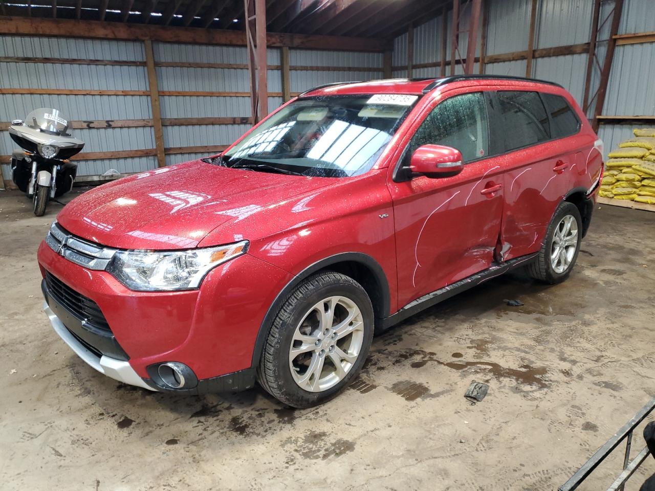 MITSUBISHI OUTLANDER 2015