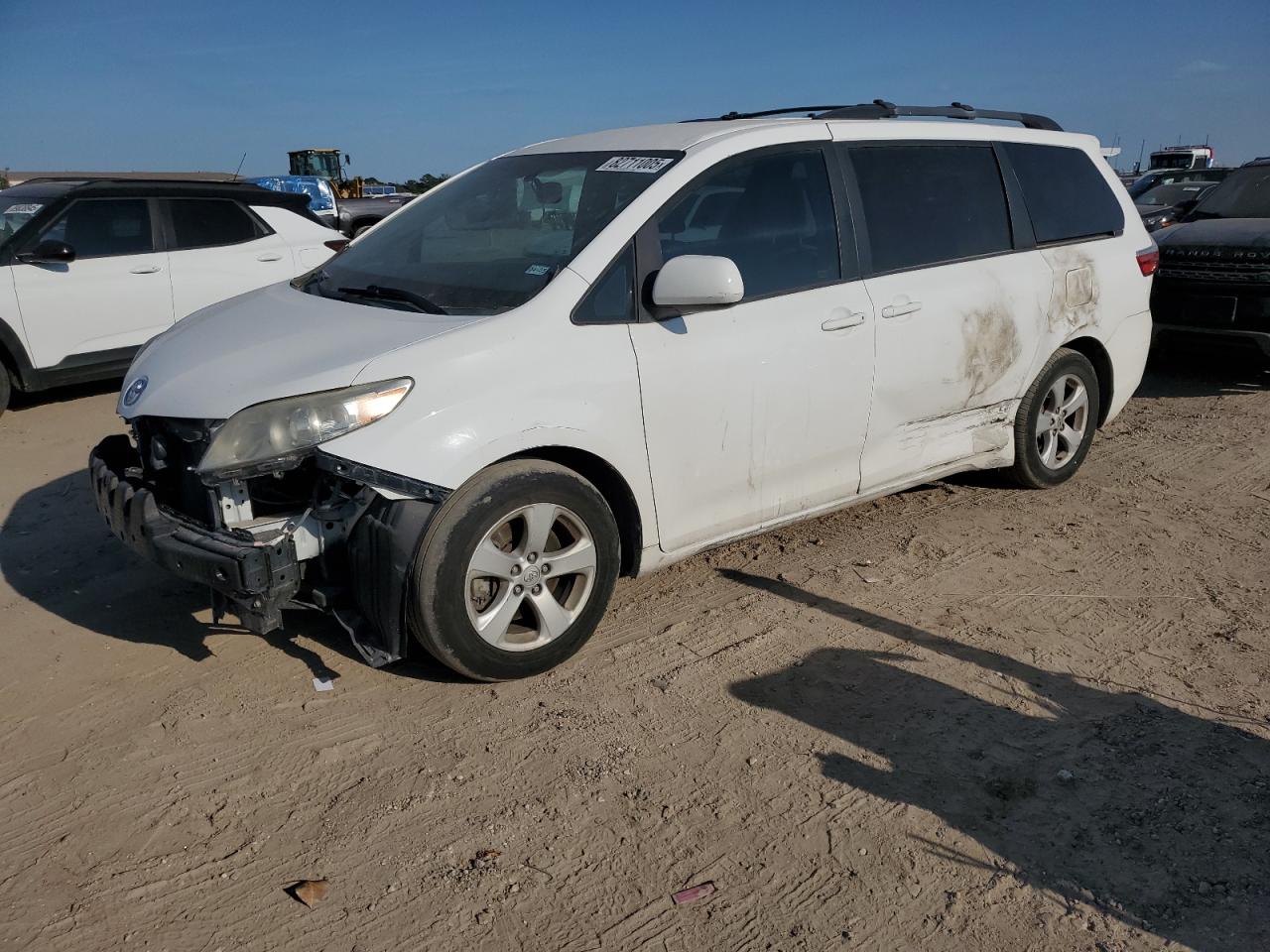 TOYOTA SIENNA LE 2015