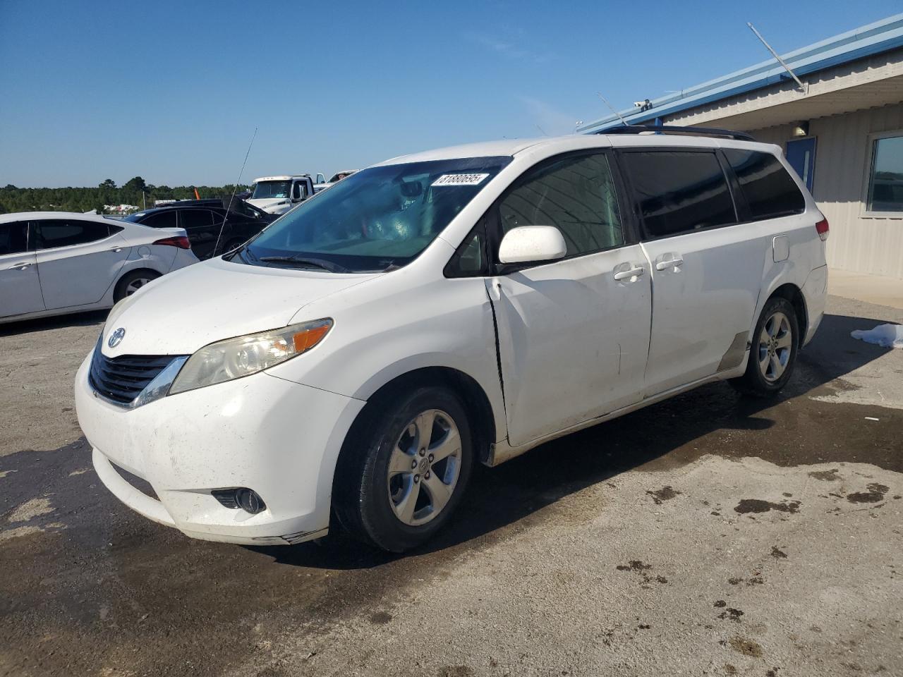 TOYOTA SIENNA LE 2012