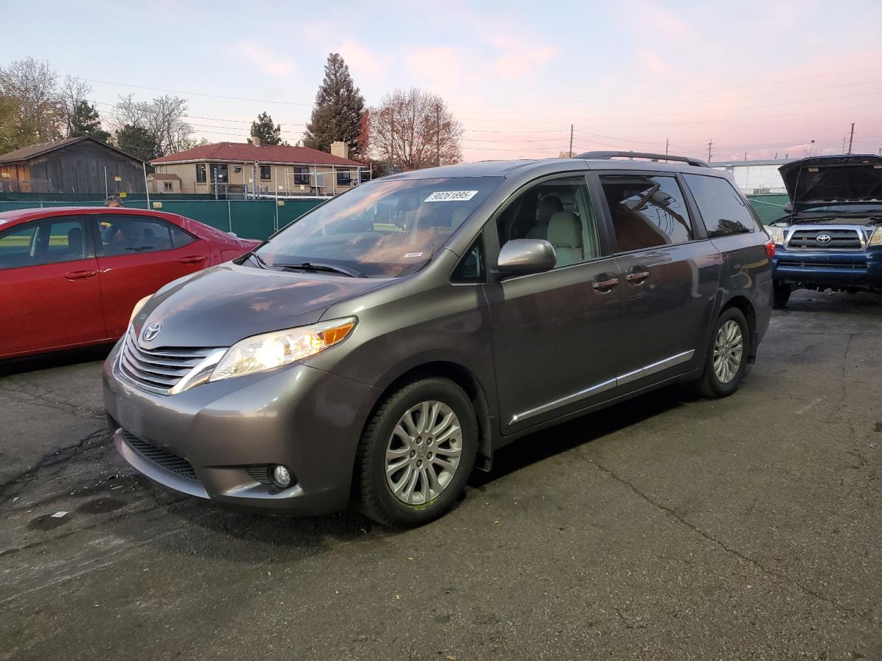 TOYOTA SIENNA XLE 2017
