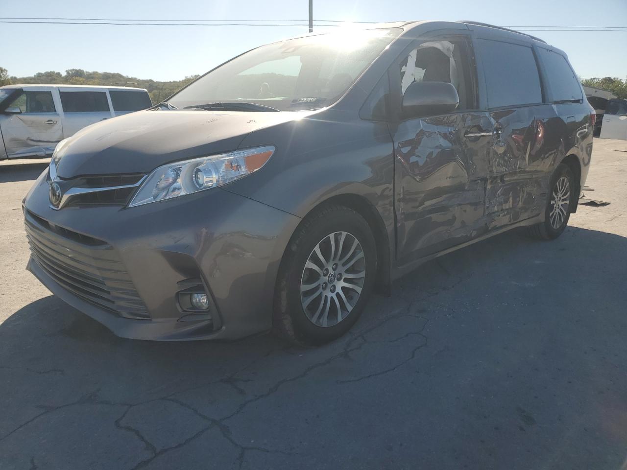 TOYOTA SIENNA XLE 2020