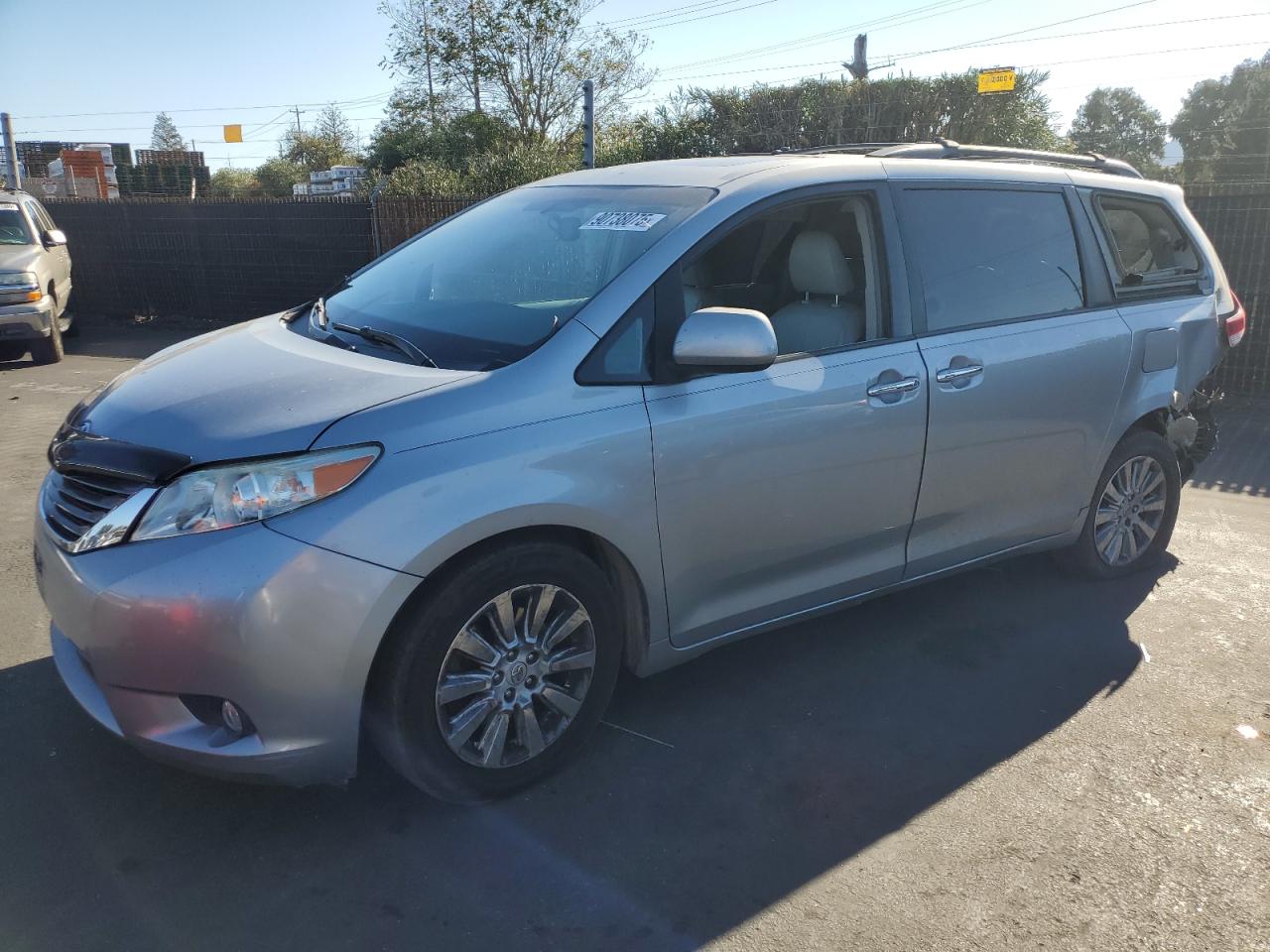 TOYOTA SIENNA 2011