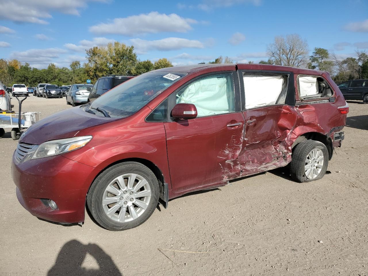 TOYOTA SIENNA XLE 2015