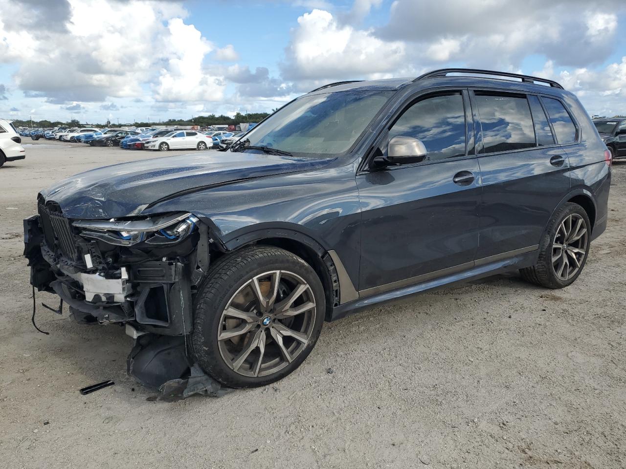 BMW X7 M50I 2022