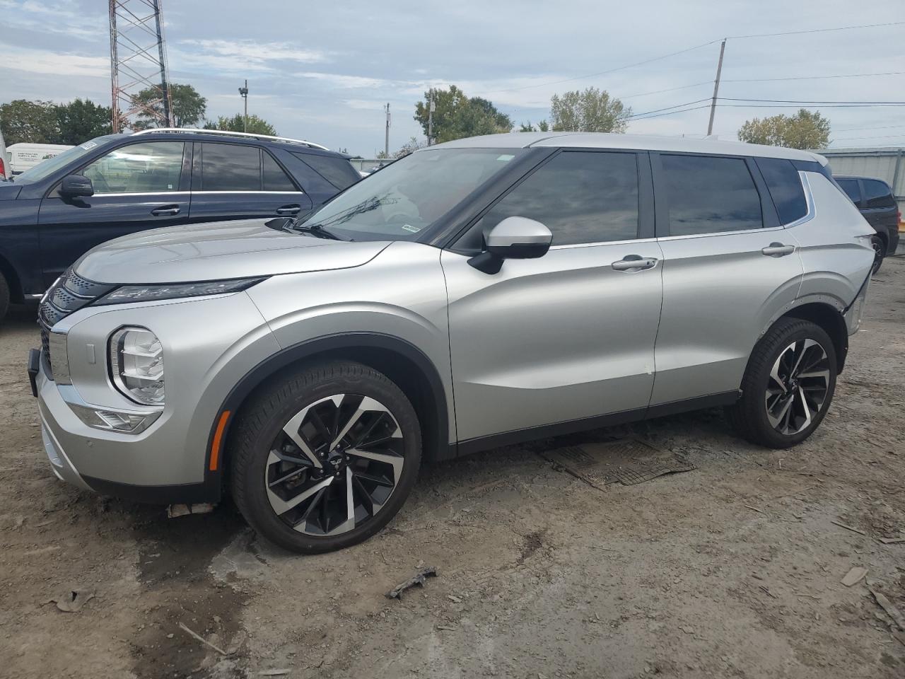 MITSUBISHI OUTLANDER 2023