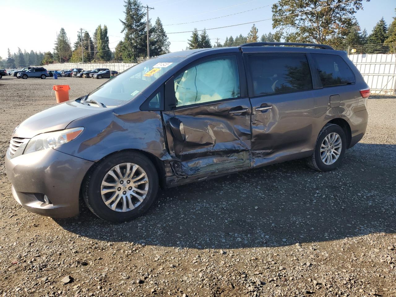 TOYOTA SIENNA XLE 2015