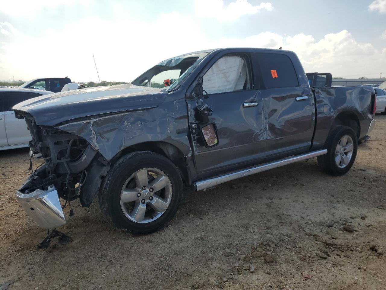RAM 1500 SLT 2015
