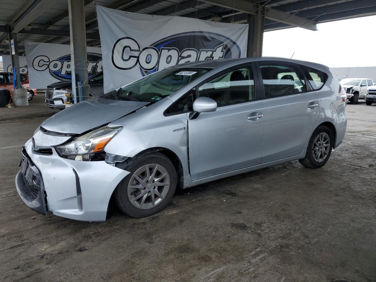 TOYOTA PRIUS V 2015
