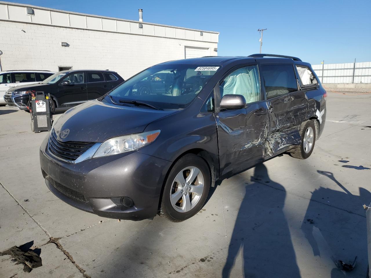 TOYOTA SIENNA LE 2013