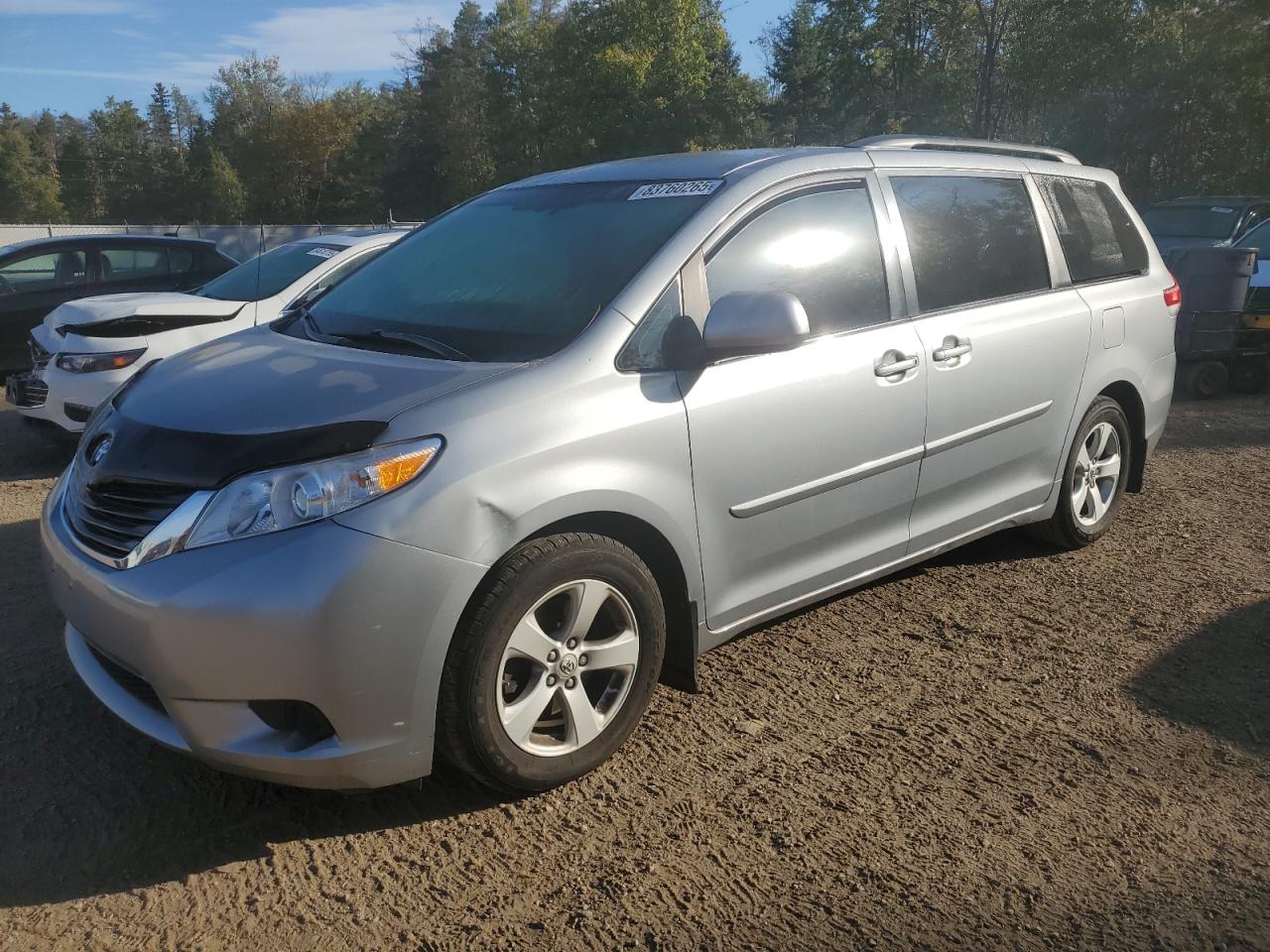 TOYOTA SIENNA LE 2014
