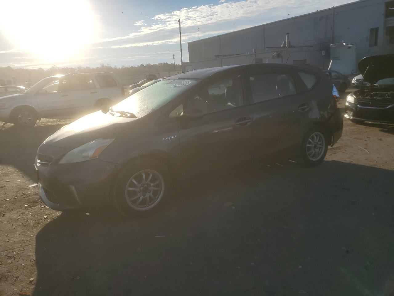 TOYOTA PRIUS V 2013