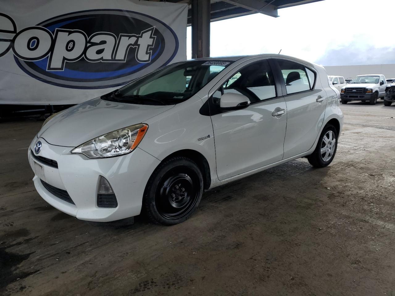 TOYOTA PRIUS C 2014