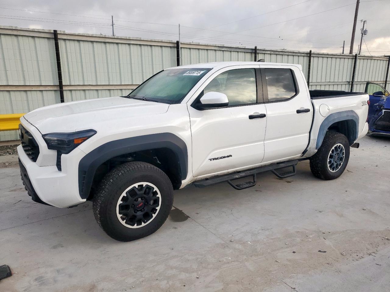 TOYOTA TACOMA DOU 2024