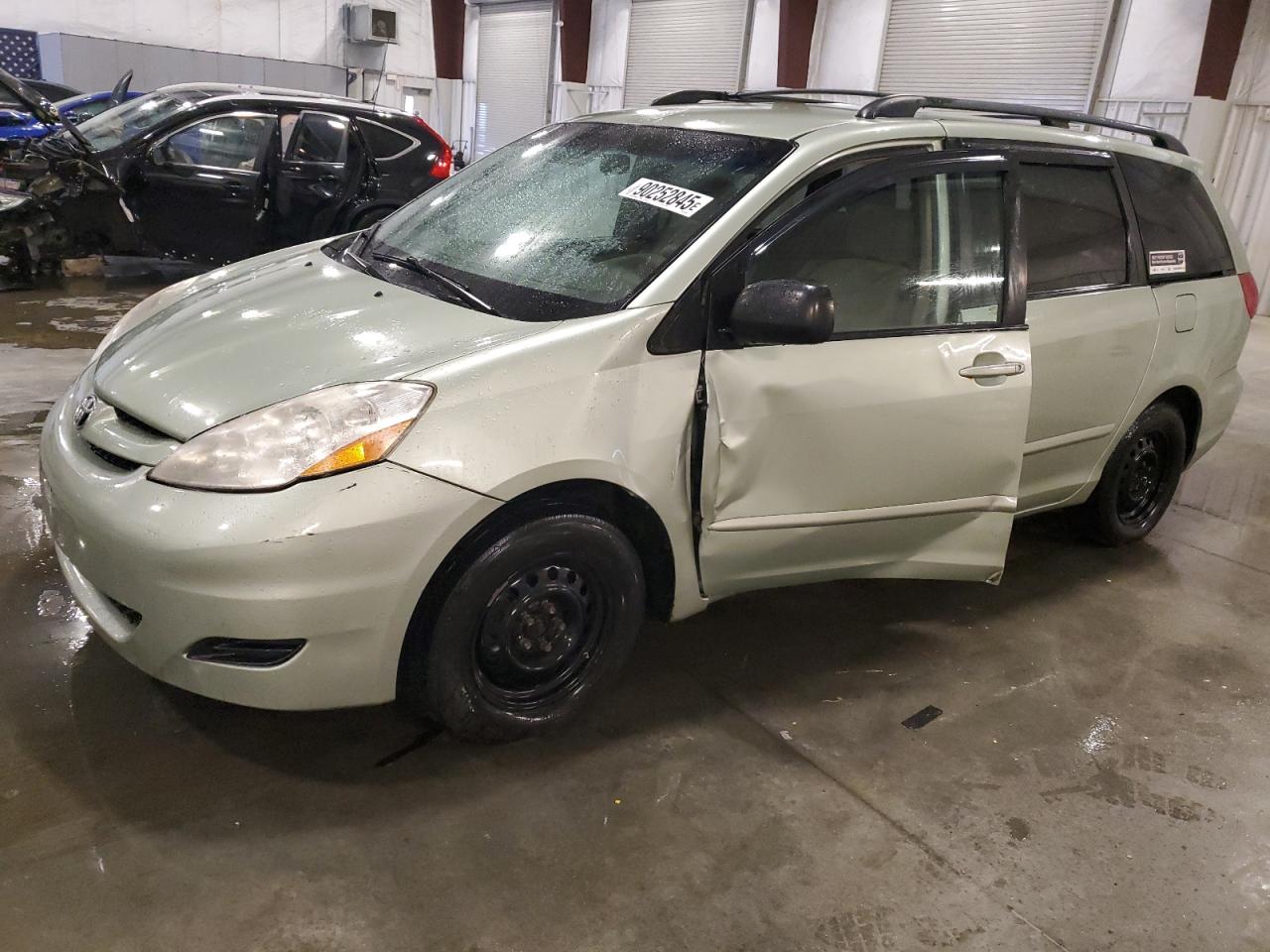 TOYOTA SIENNA CE 2007