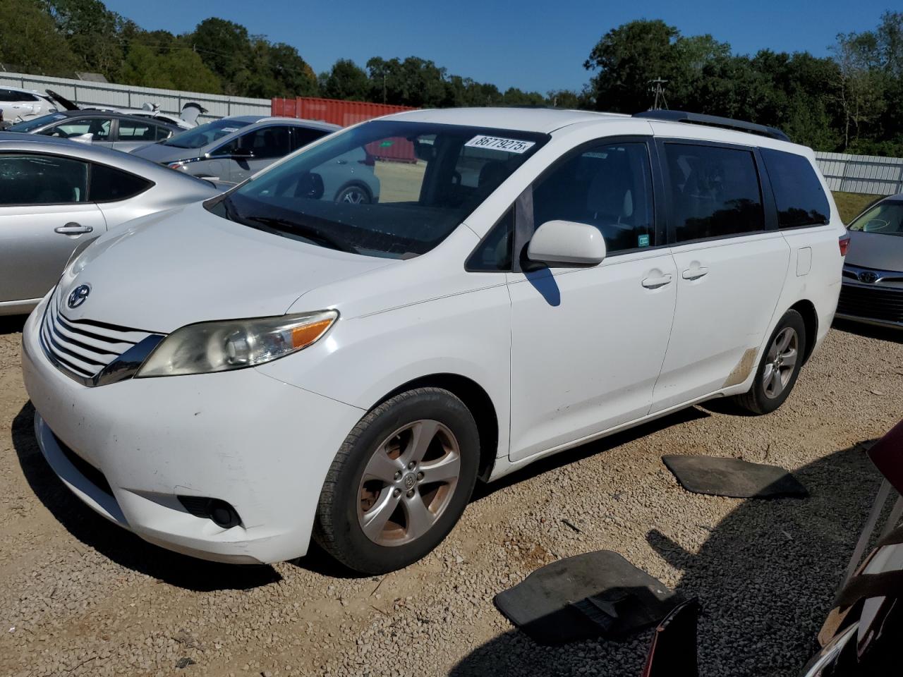 TOYOTA SIENNA LE 2015