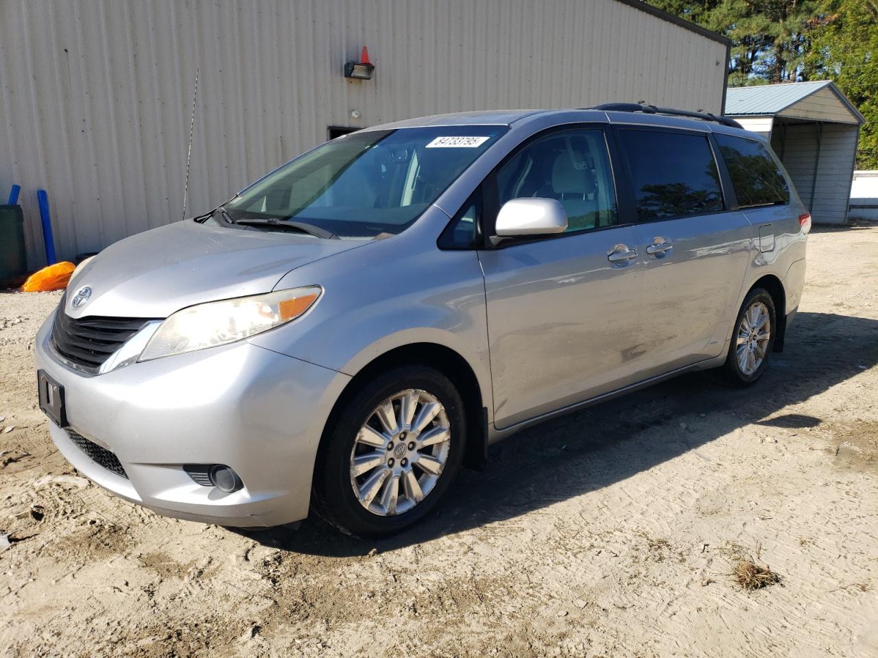 TOYOTA SIENNA LE 2011