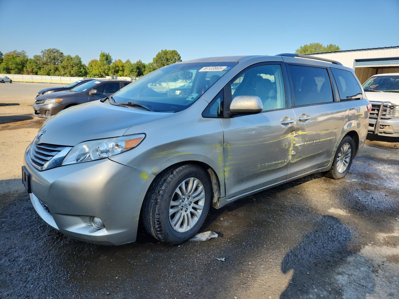 TOYOTA SIENNA XLE 2015