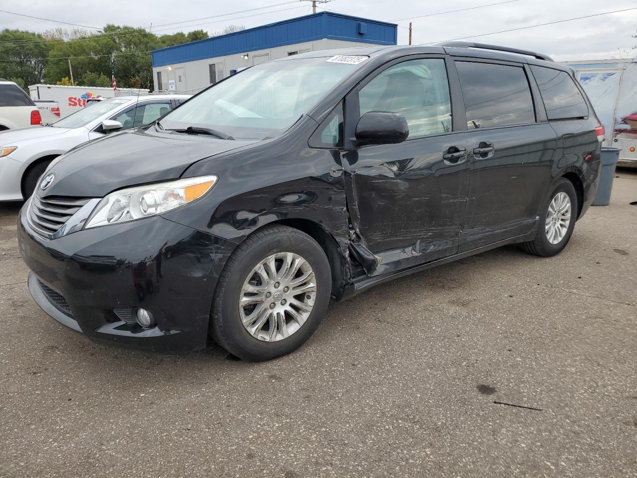 TOYOTA SIENNA XLE 2014