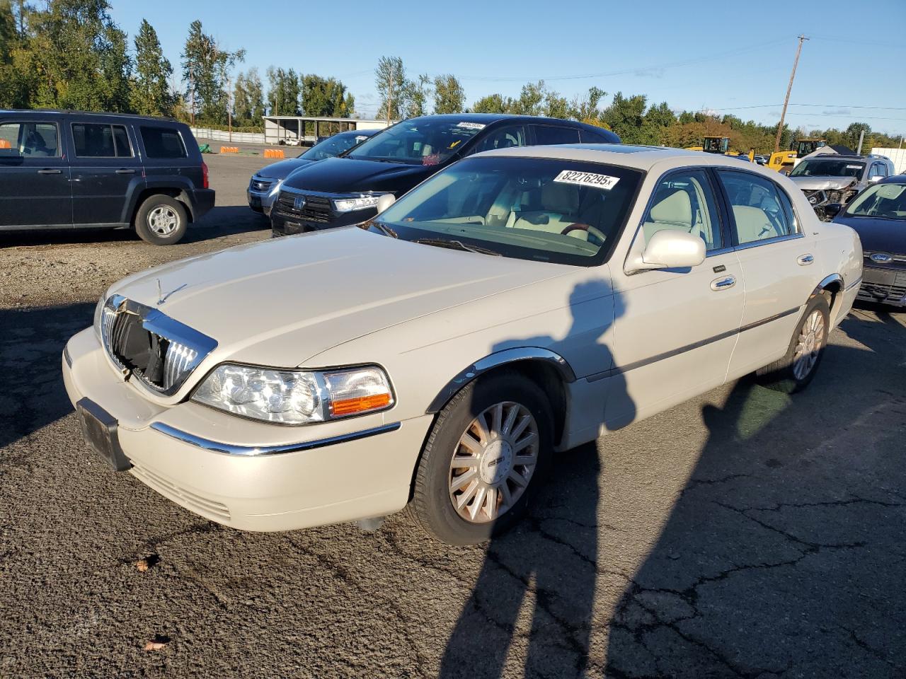 LINCOLN TOWN CAR U 2004