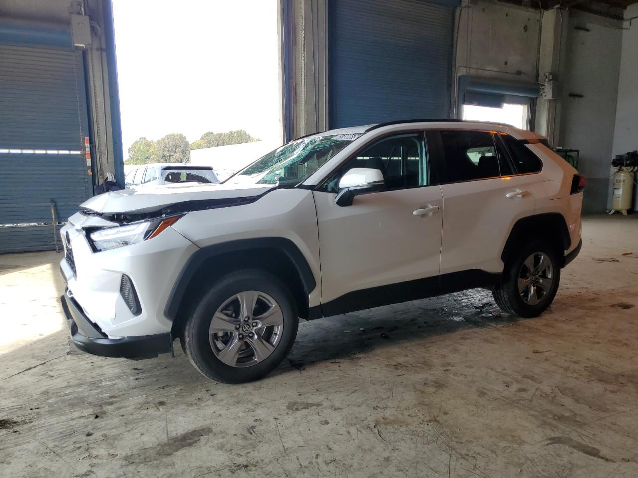 TOYOTA RAV4 XLE 2025