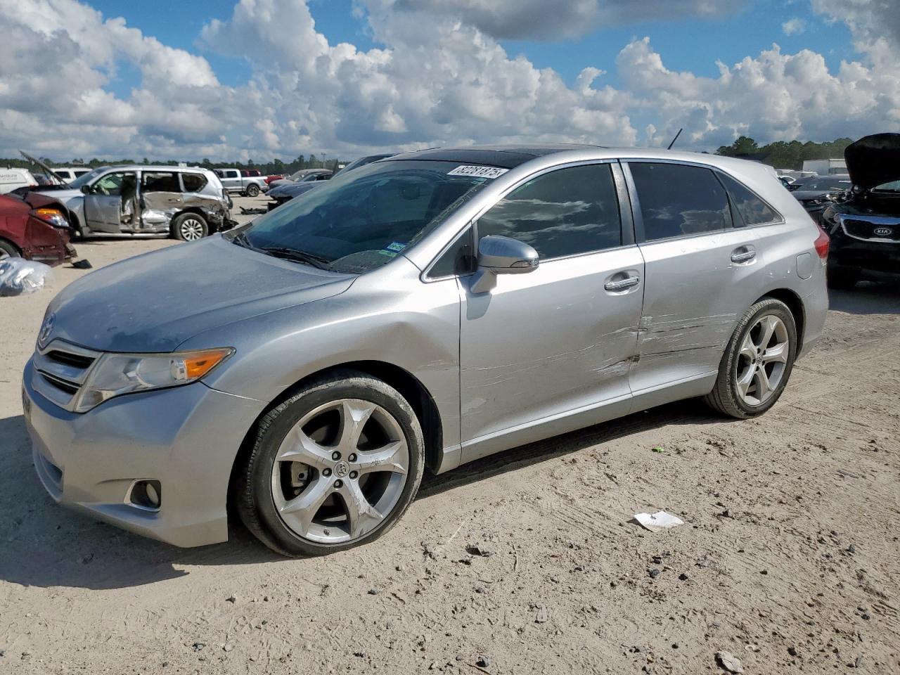 TOYOTA VENZA LE 2015