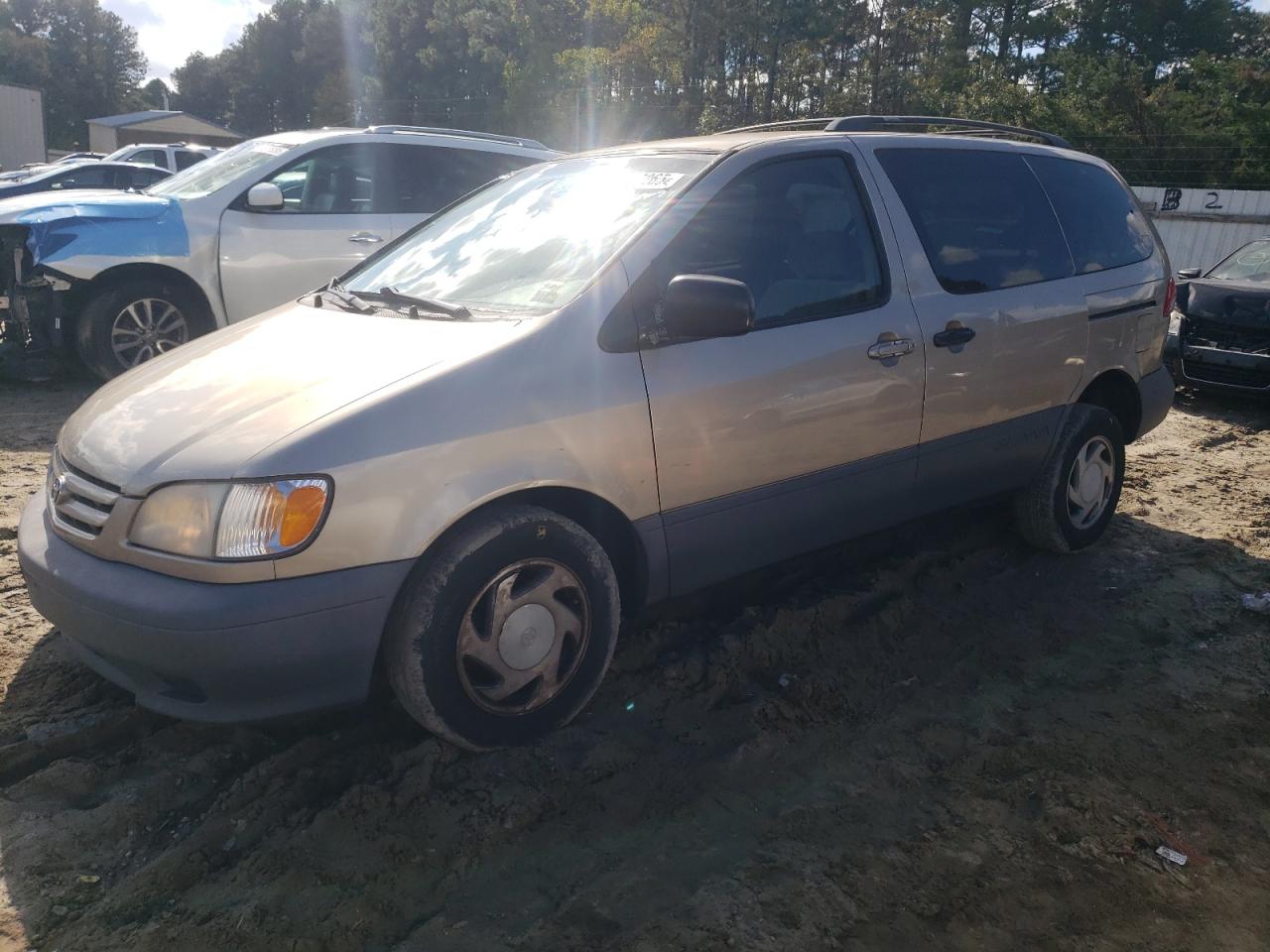 TOYOTA SIENNA LE 2001