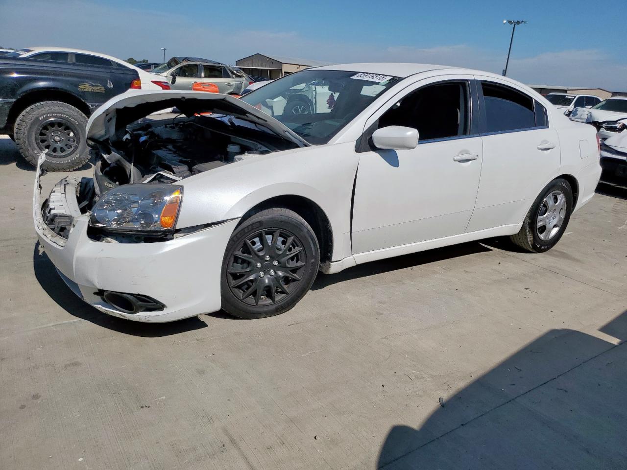 MITSUBISHI GALANT ES 2012