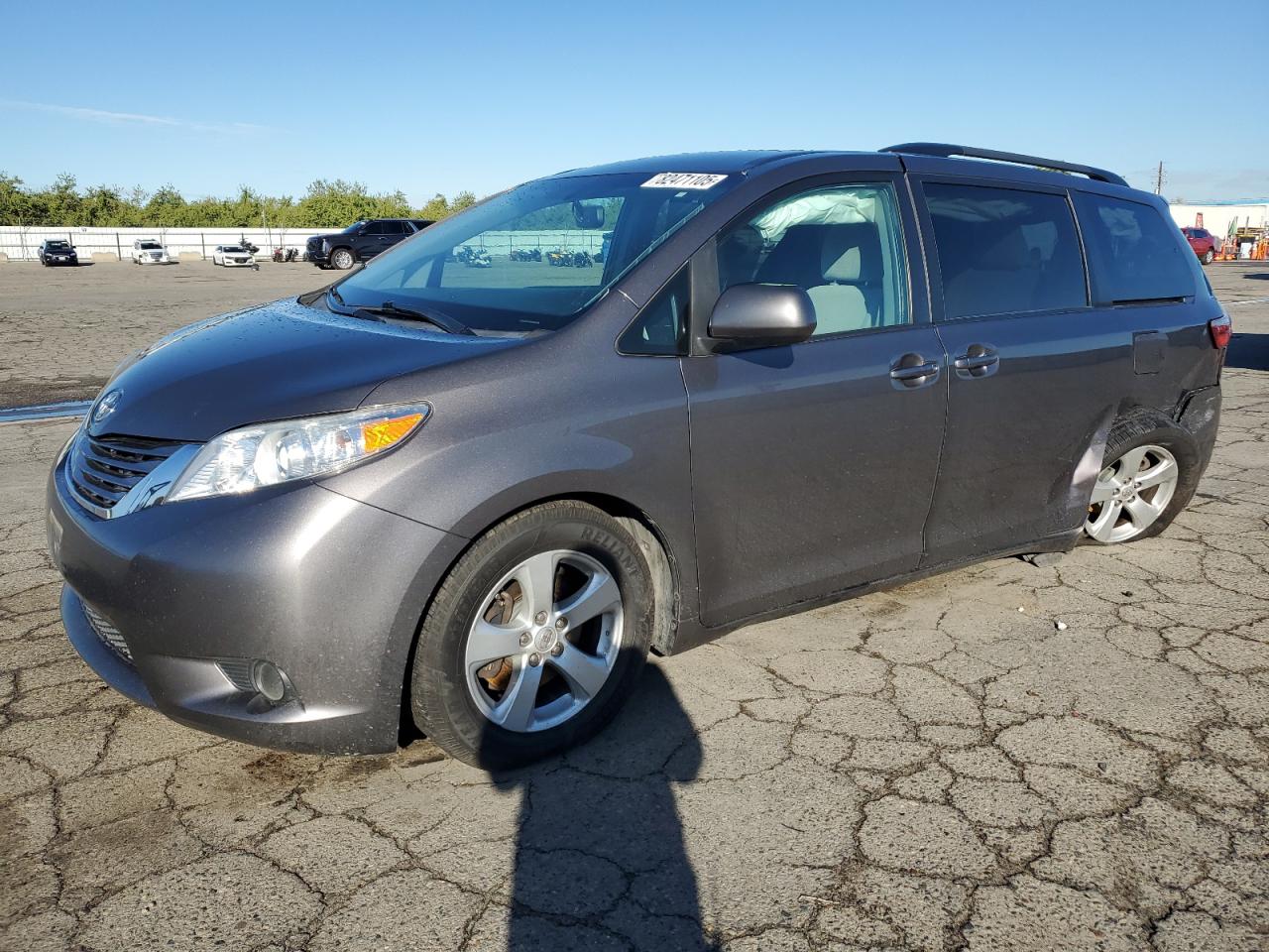 TOYOTA SIENNA LE 2016